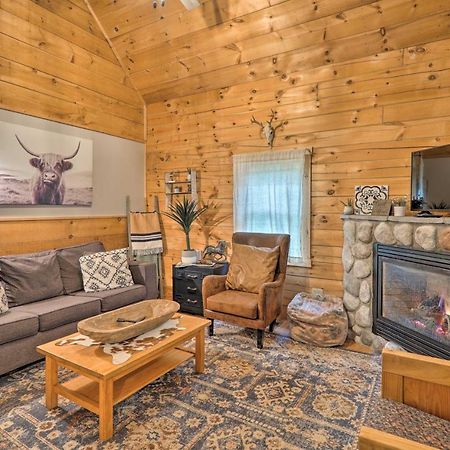 Cozy Retreat With Porch And Double Jj Resort Access! Rothbury Eksteriør billede