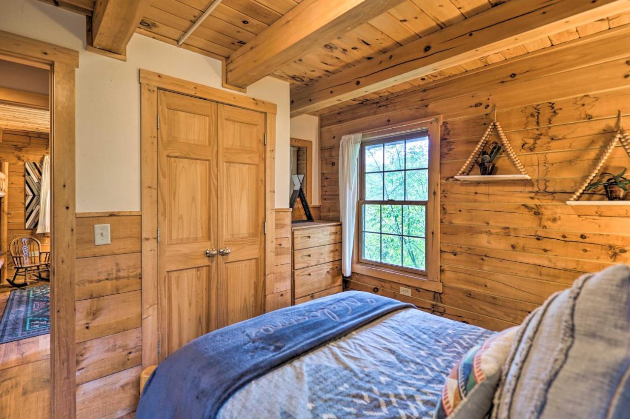 Cozy Retreat With Porch And Double Jj Resort Access! Rothbury Eksteriør billede